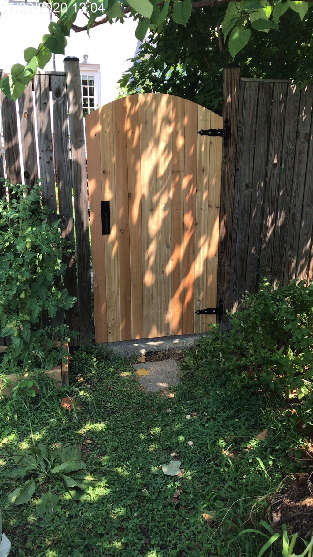New cedar gate in the Del Ray community (Alexandri