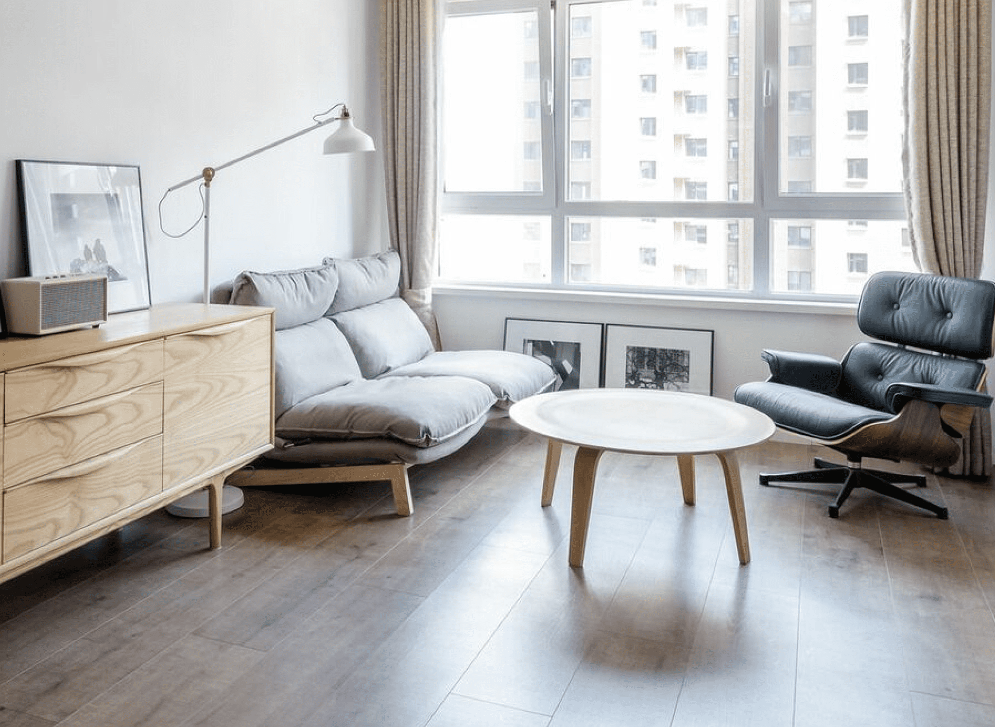 living room with wood laminated floors