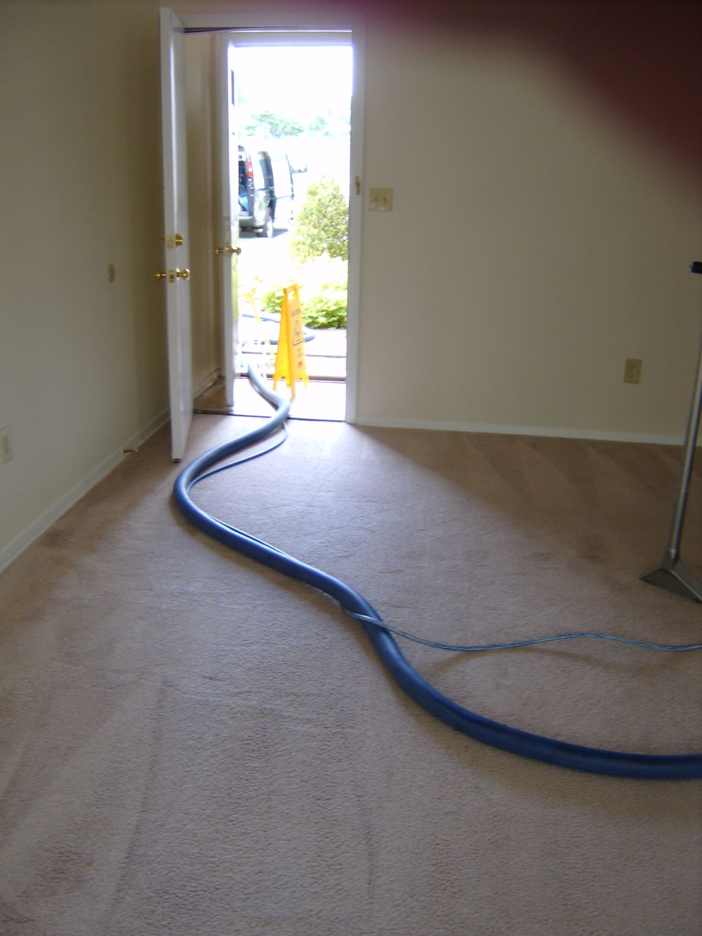Only the tools and hose enters