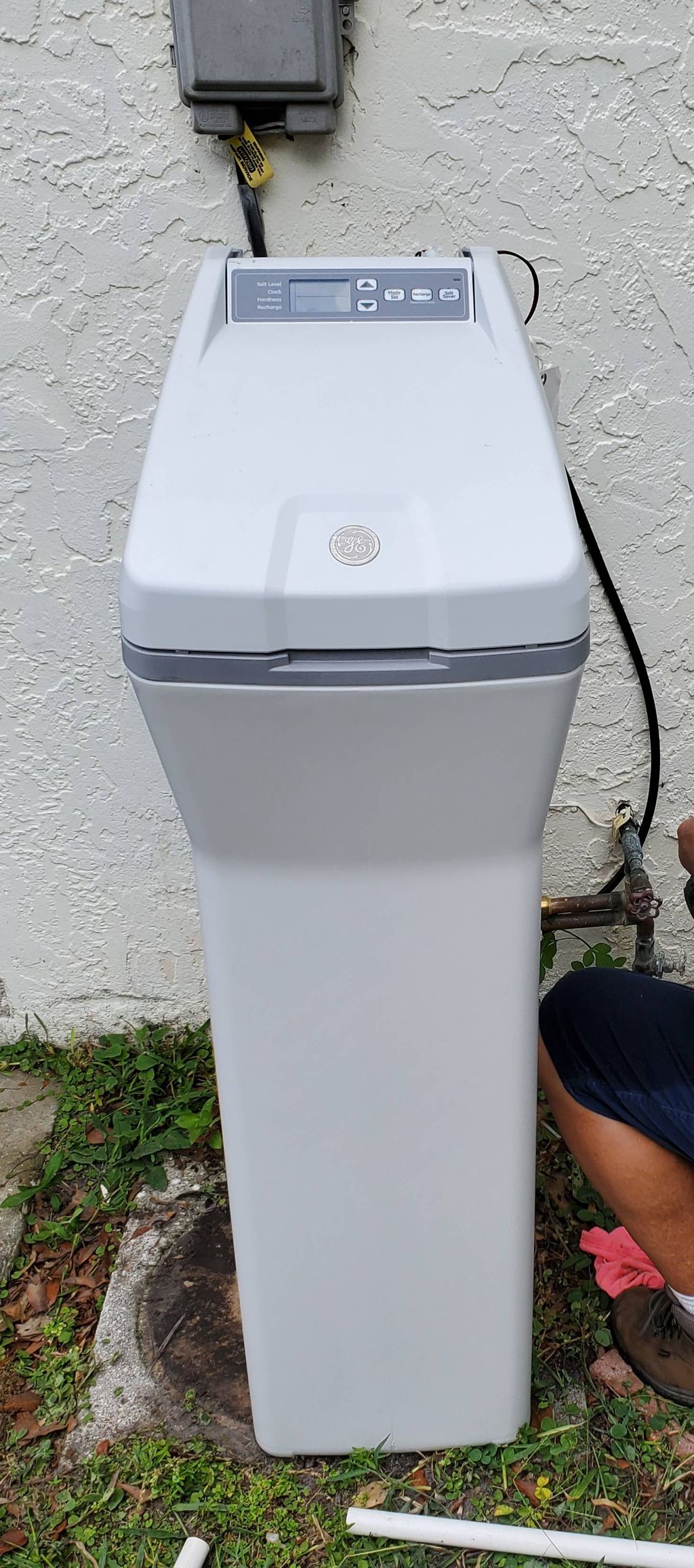 This is the new softener he bought and we installe