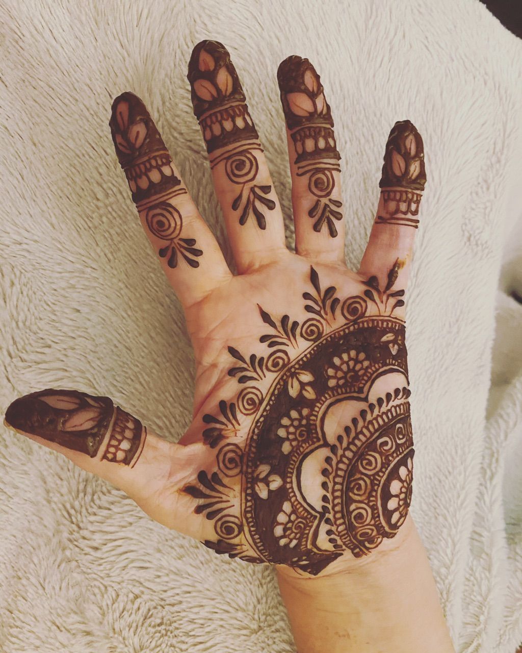 Khushbu Bridal Henna Artist