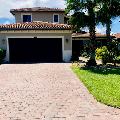 Pressure Cleaning & Paver Sealing🌴