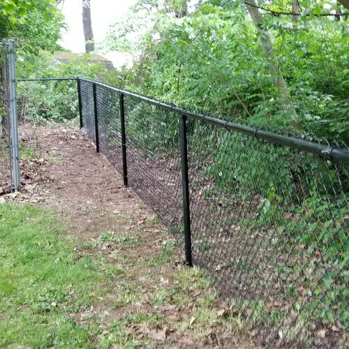 I had Simple Fence build my 4ft chain link fence. 