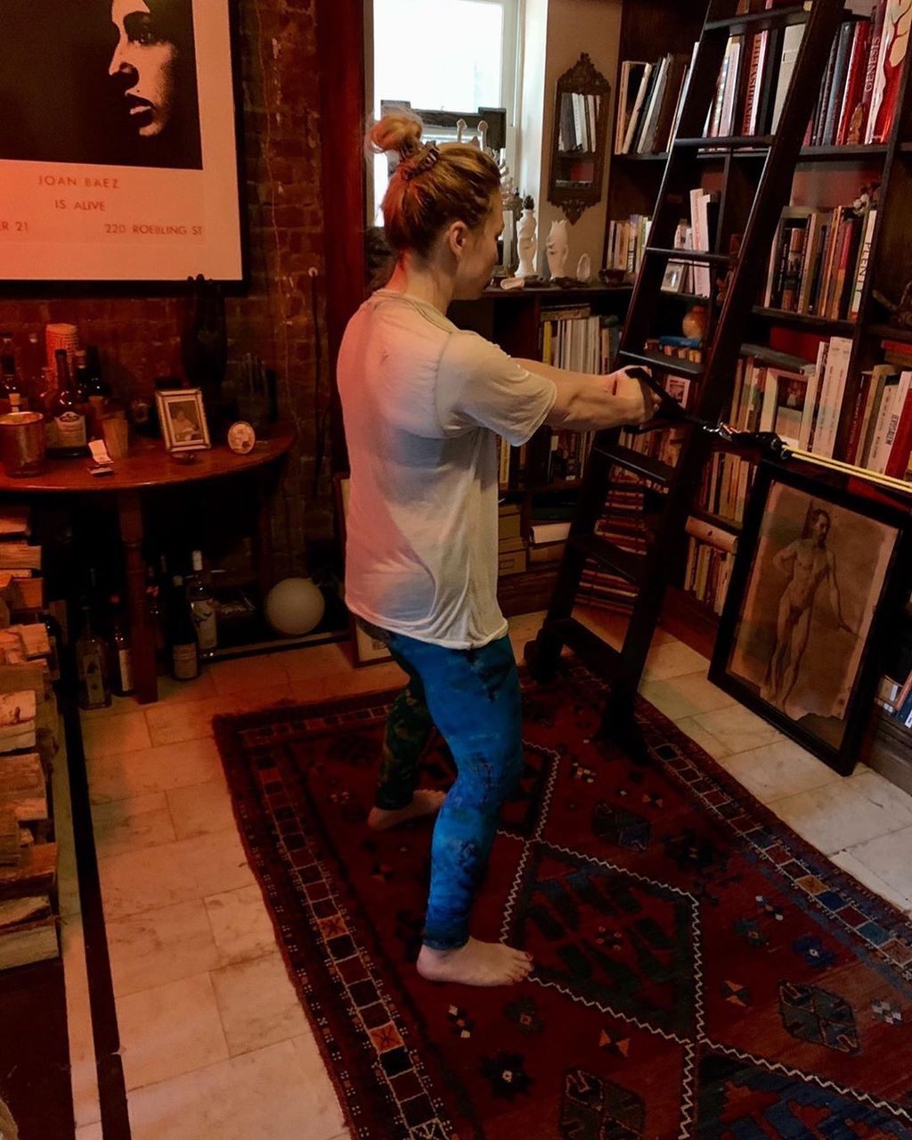 Carrie is looking strong while engaging her entire