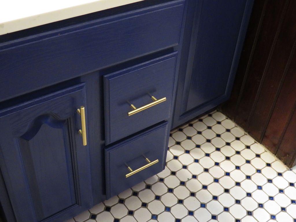 Bathroom Cabinet Makeover