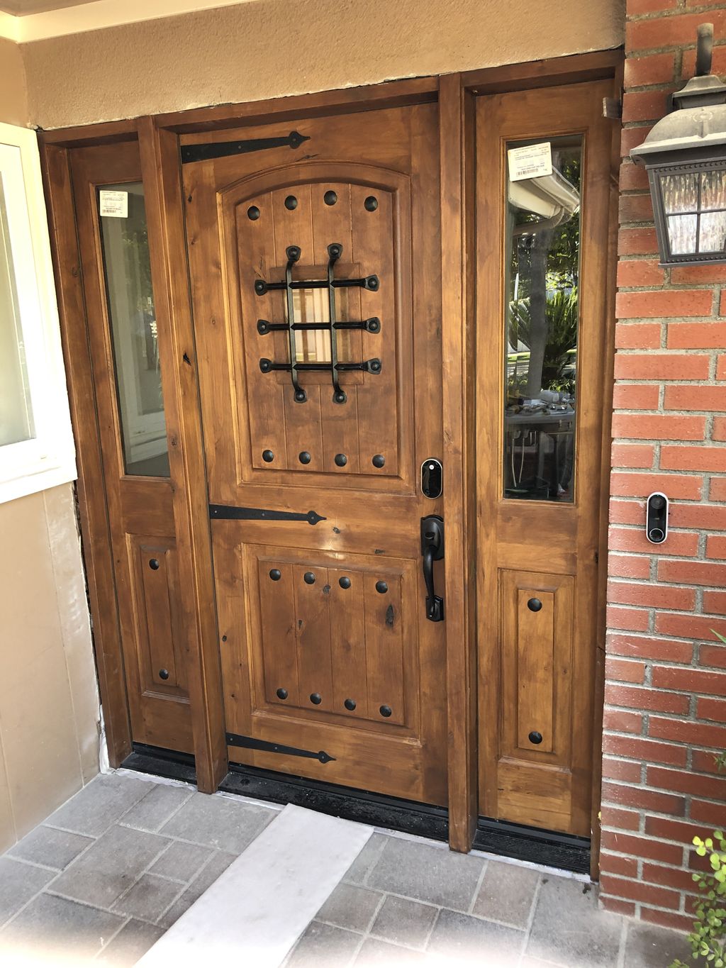 Installed door with sidelights