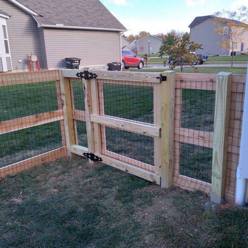  4 Foot Cedar Fence with wire (Gate)
