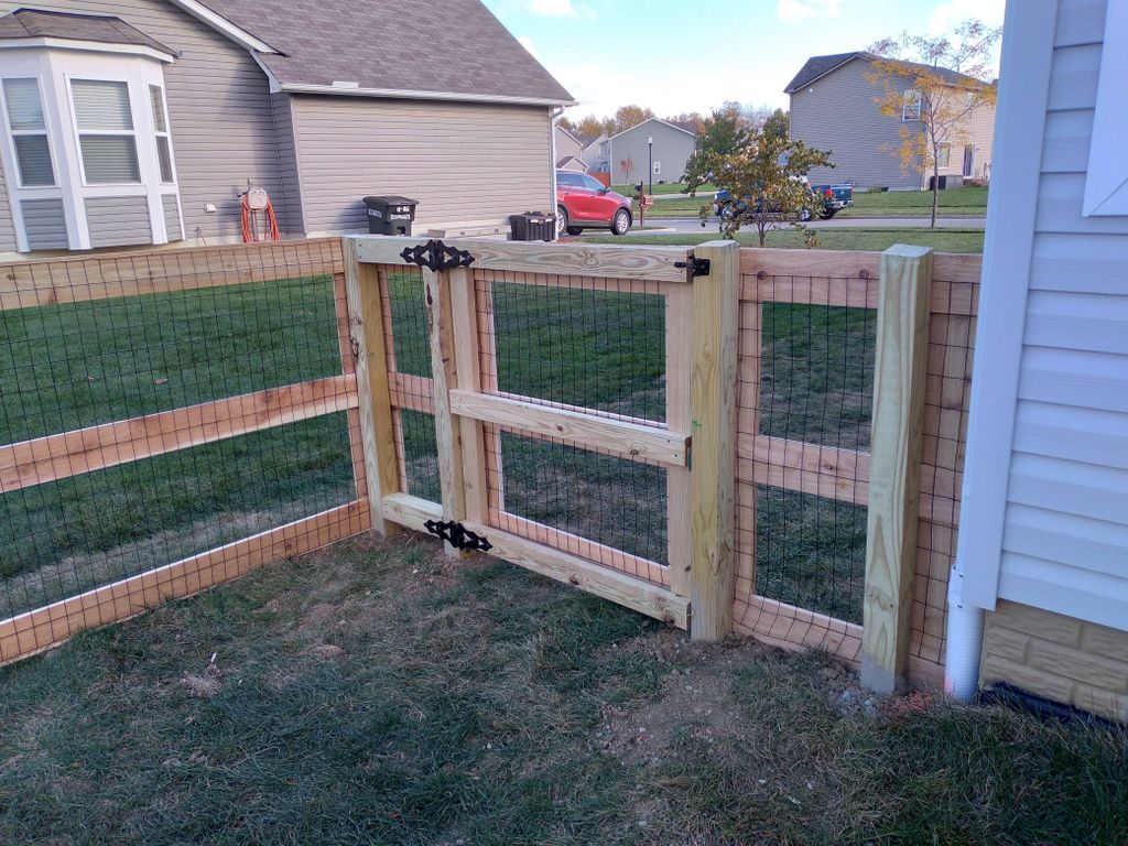  4 Foot Cedar Fence with wire (Gate)