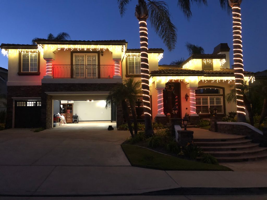 Holiday lighting