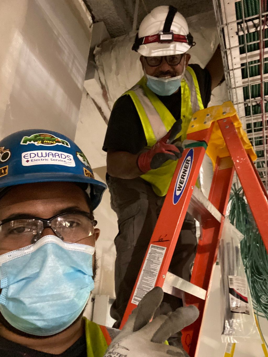Running cable trays 