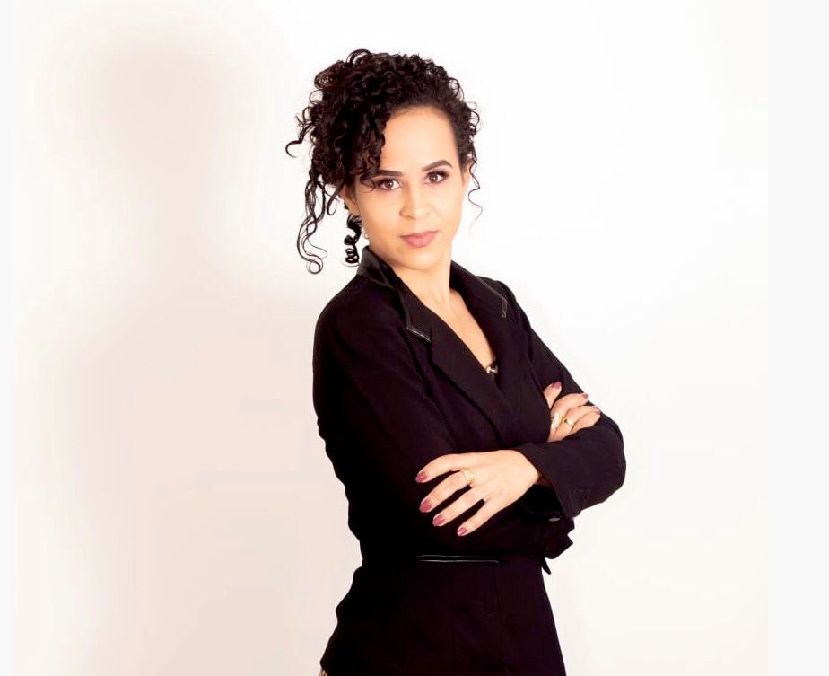Adriana coelho (Hairstylist)