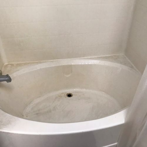 This is the before picture of a customers tub befo