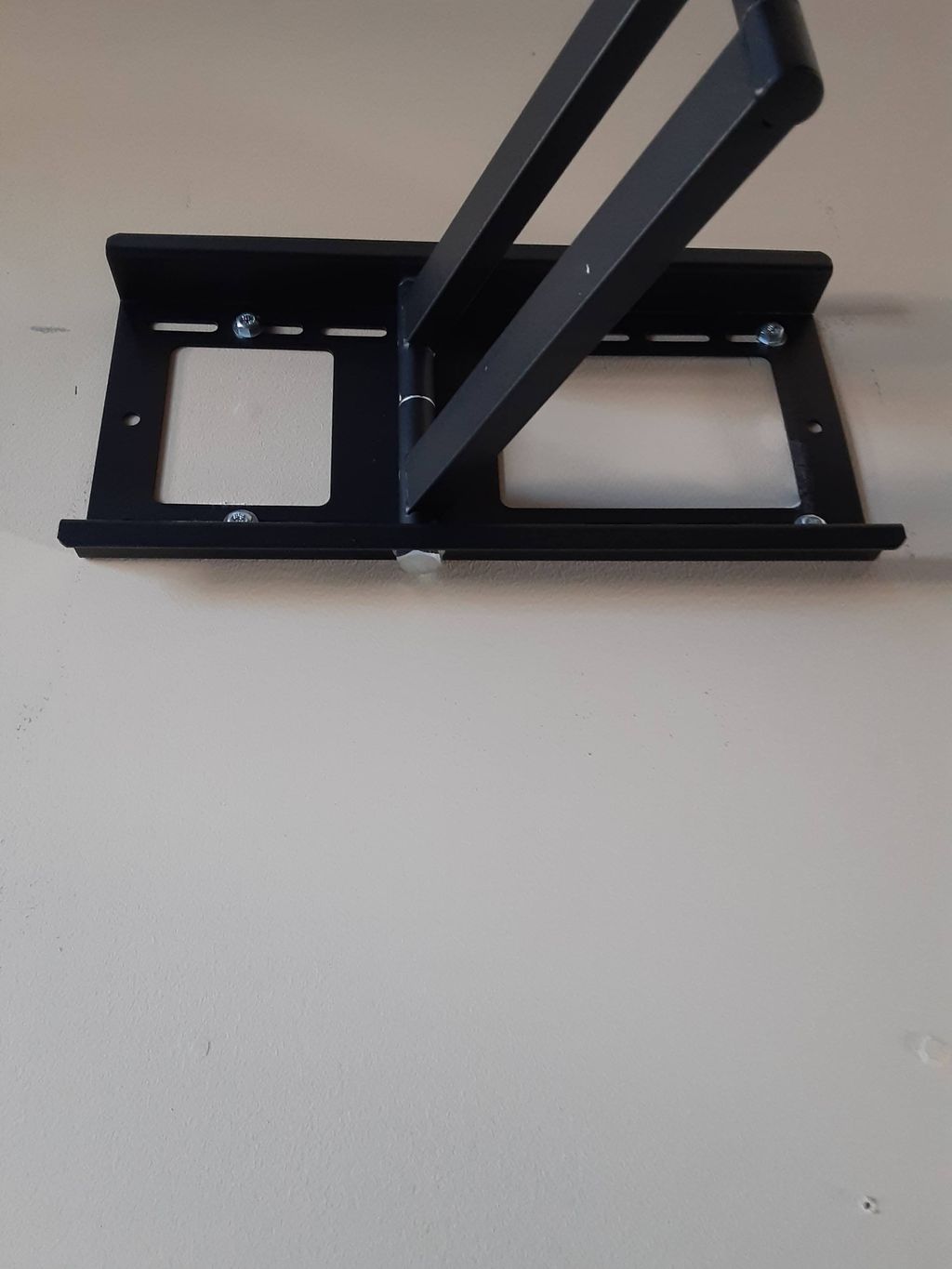 Mounting TV