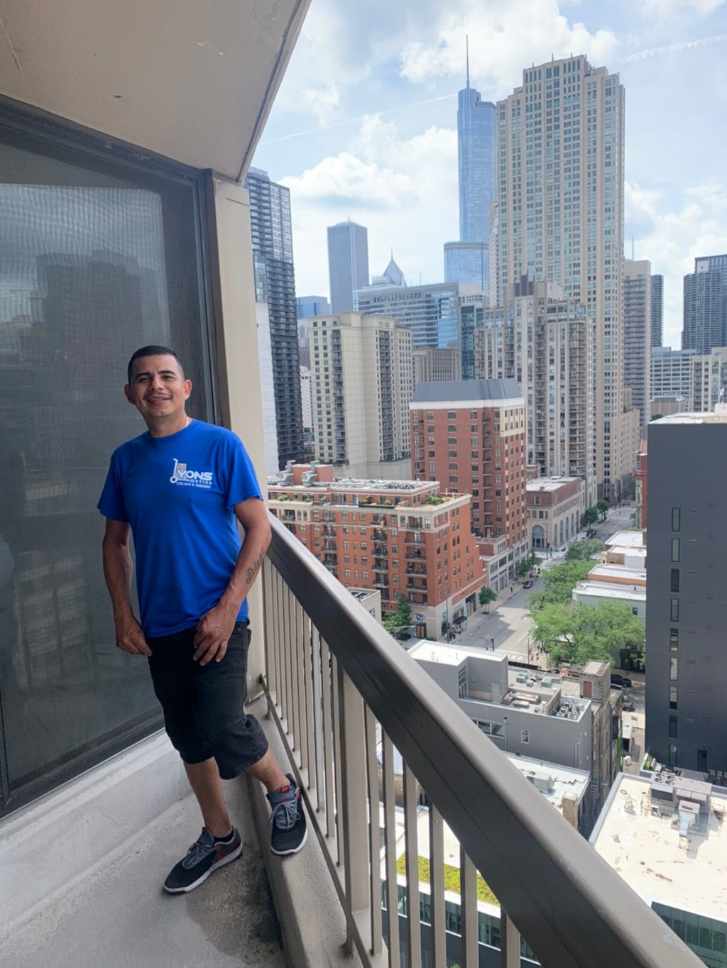 We Enjoy our Chicago City while we move.