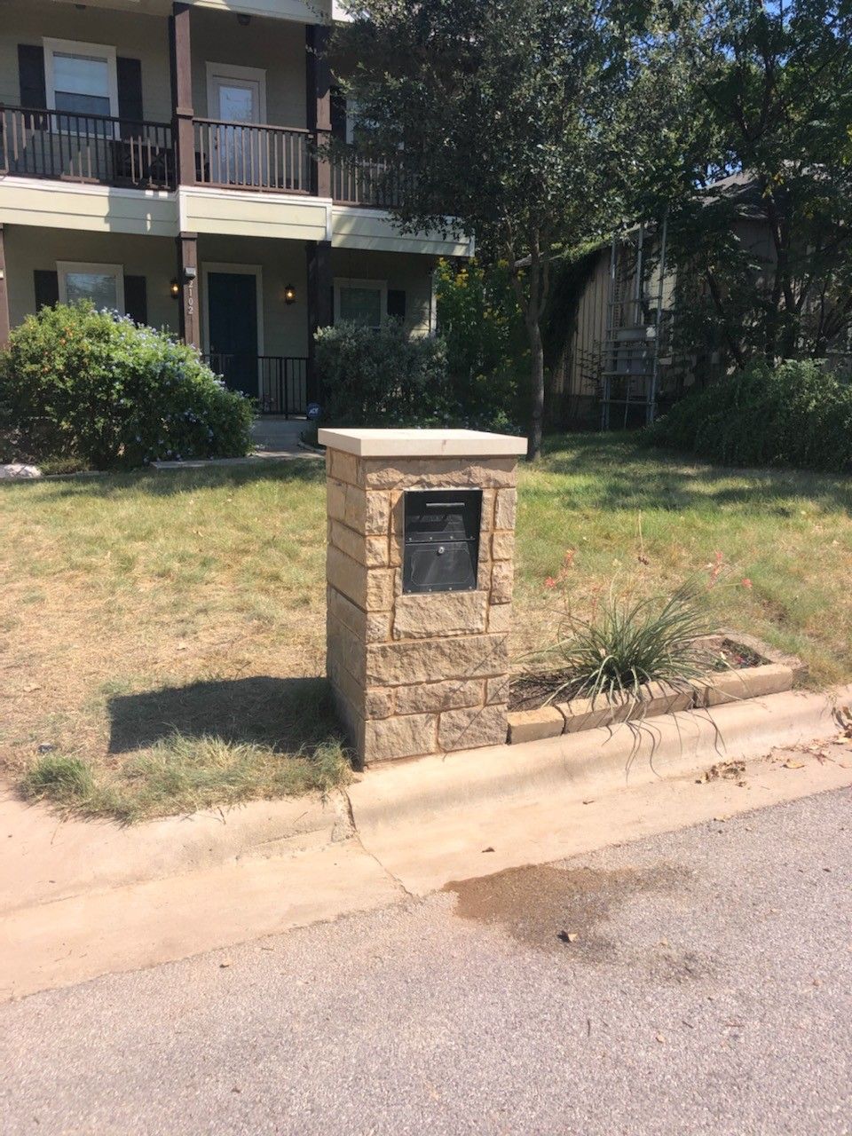 Stone Mailbox with Slab top