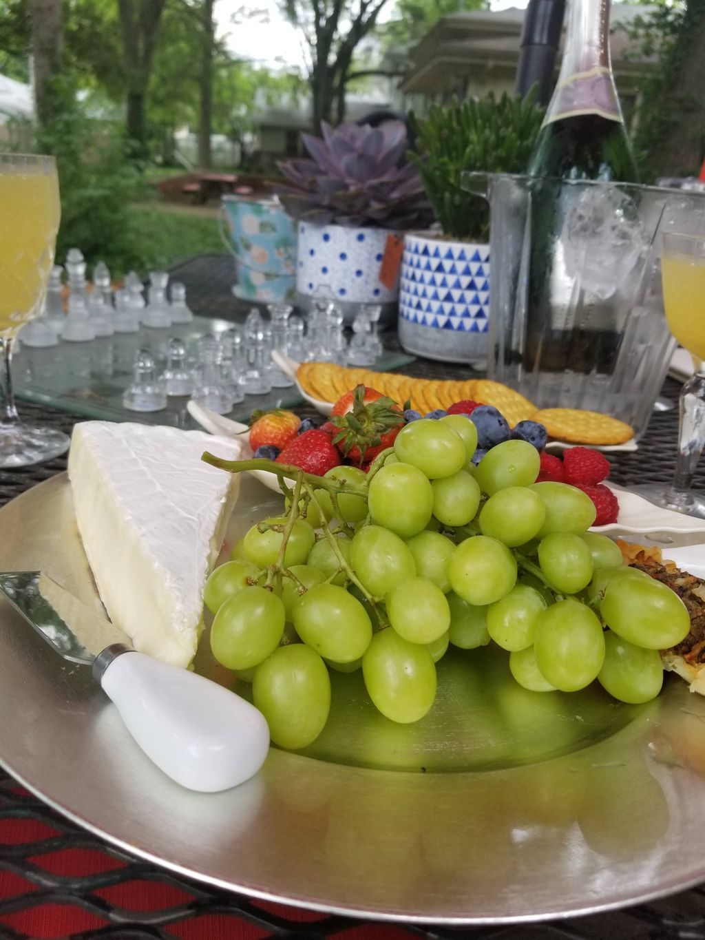 Fruit Chez & Bubbles