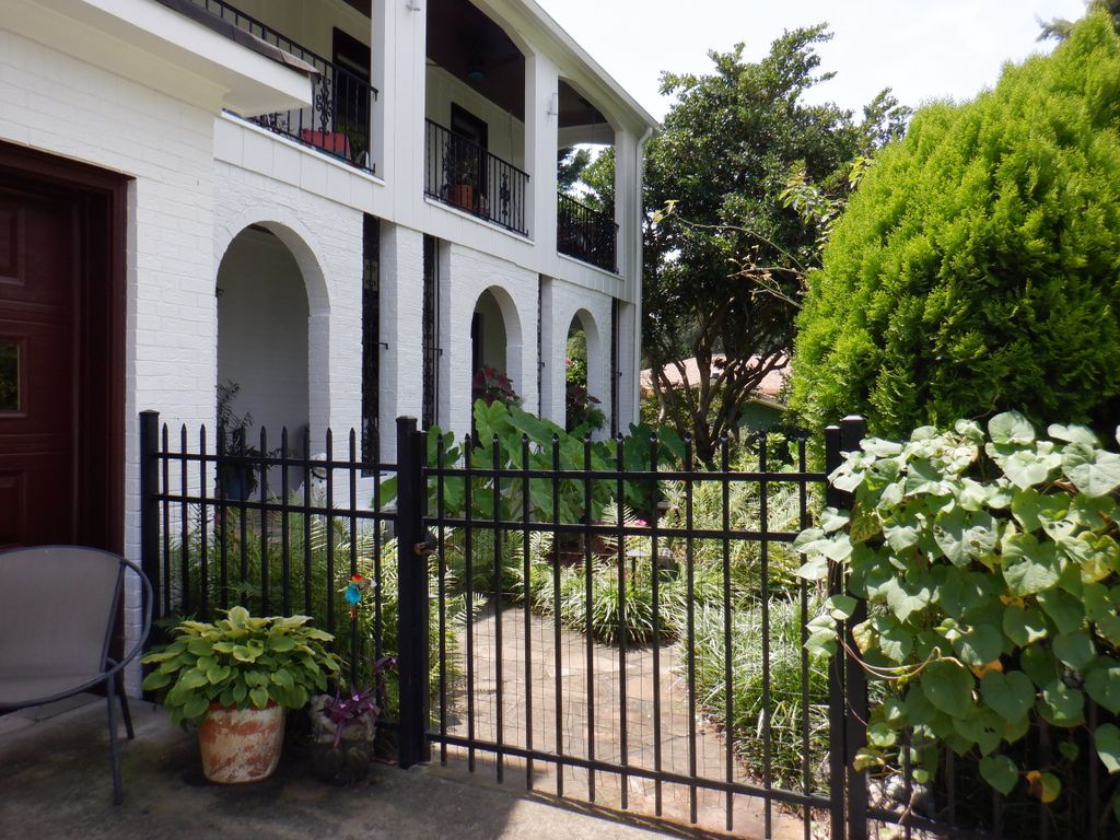 House Exterior/Gardening