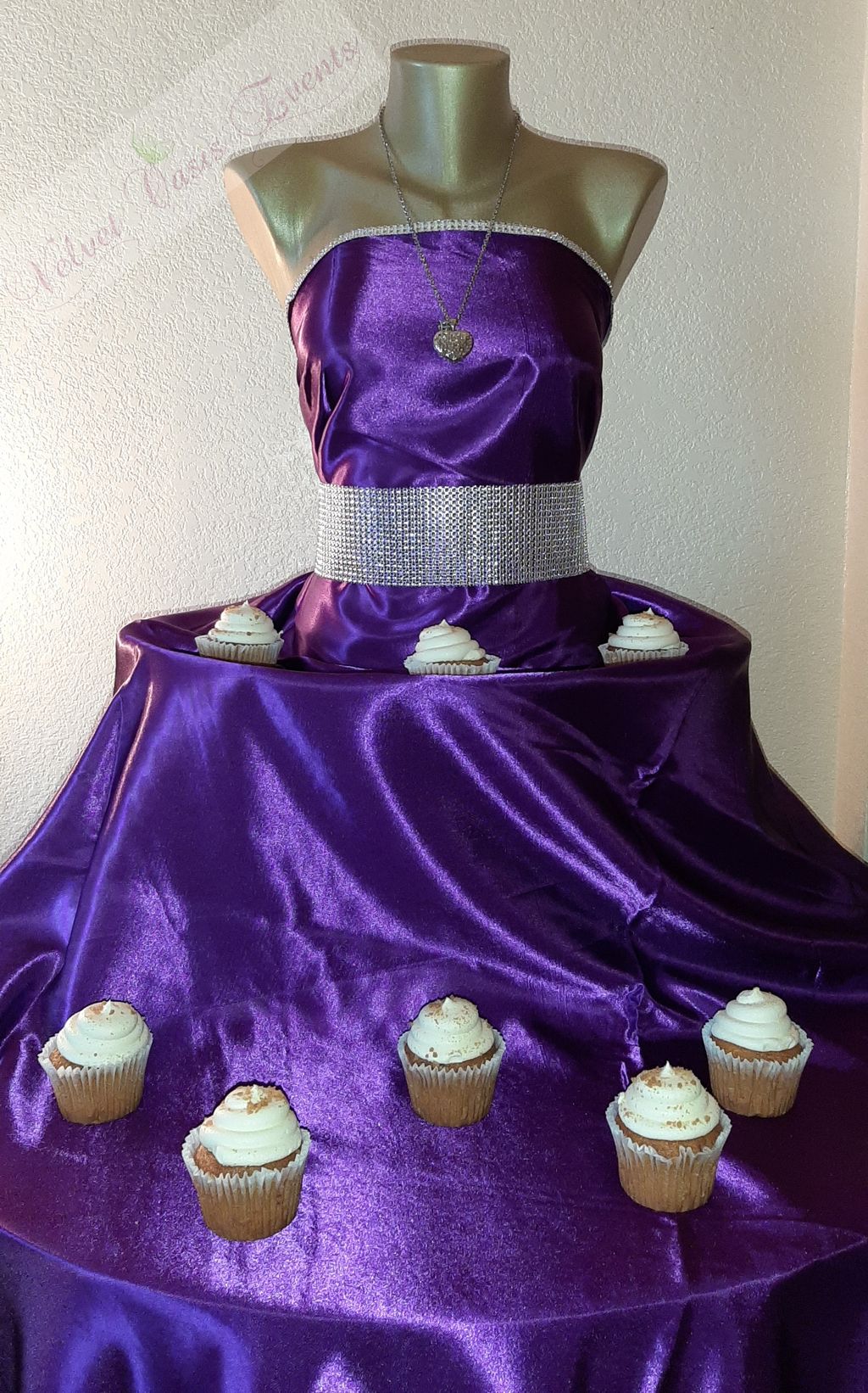 Mannequin Cupcake Stand 