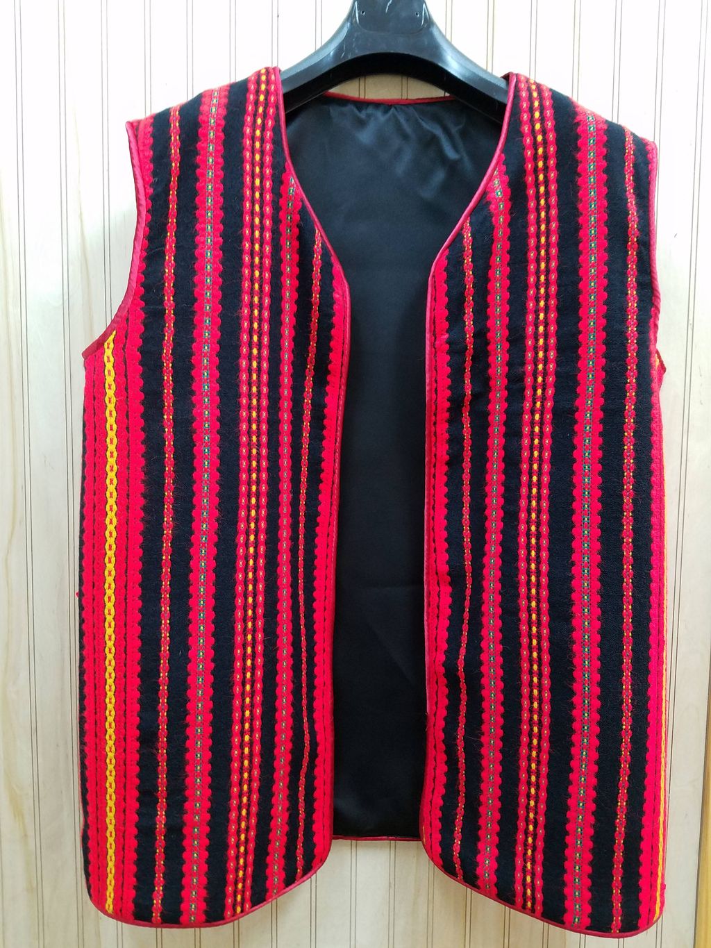 lined, piping along edges new vest