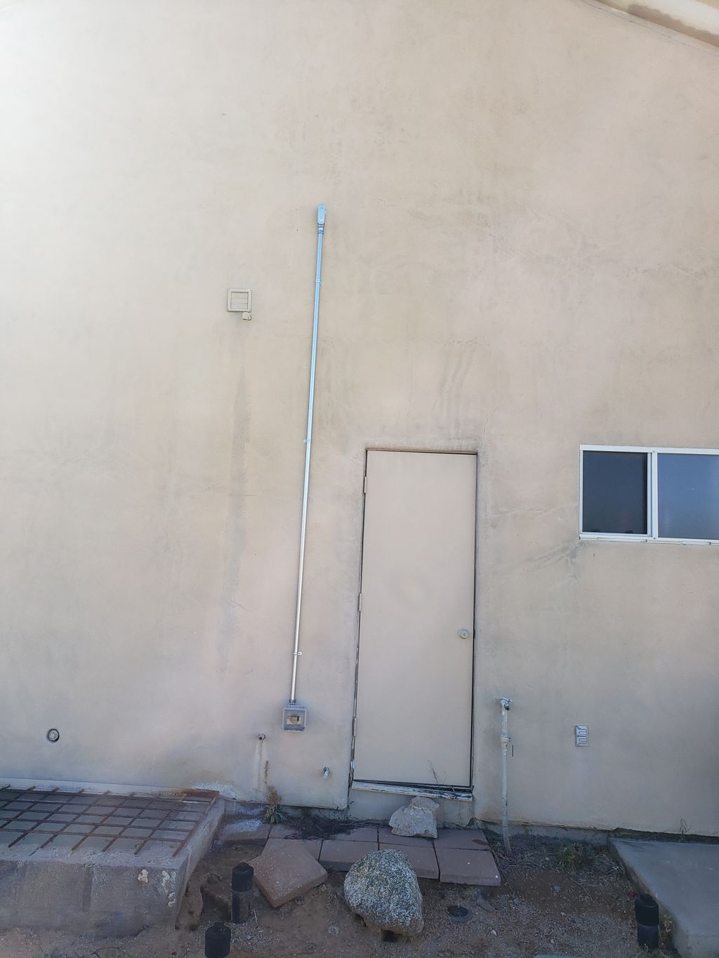 Outdoor outlet