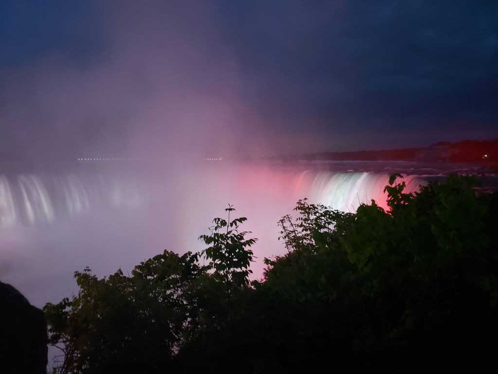 Niagara falls at night