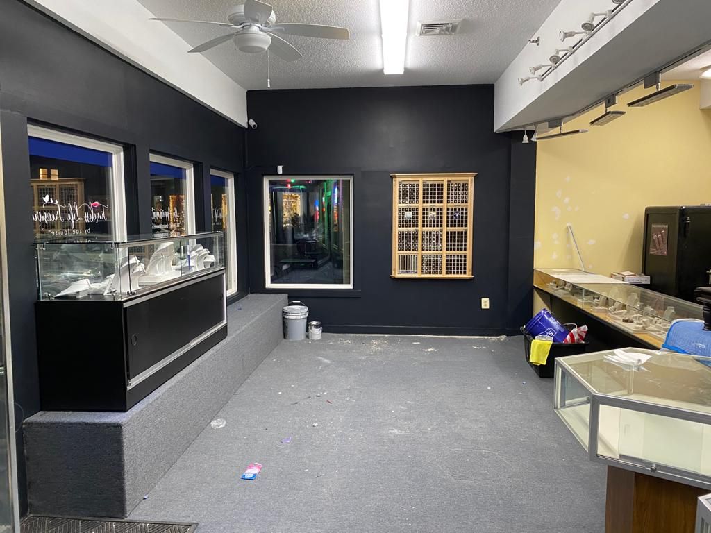 Jewelry store Matte black after_2