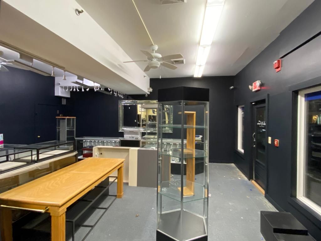 Jewelry store Matte black after_1