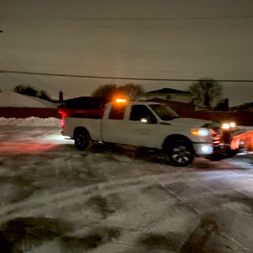 Commercial & residential snow removal 