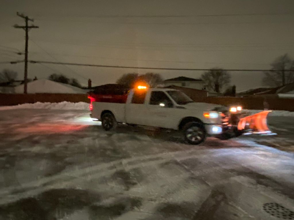 Commercial & residential snow removal 