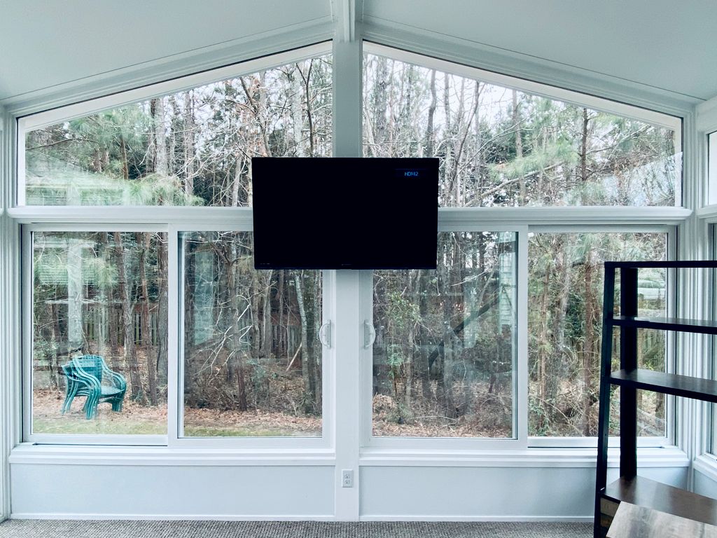 Hidden Wire/ Inclosed Patio/ FREE MOUNT