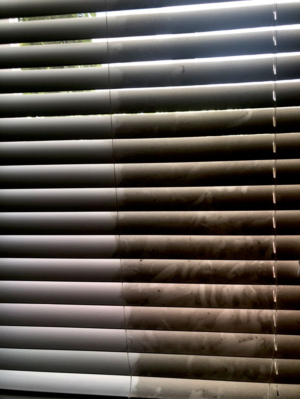 Cleaning on blinds, (before/after comparison) 