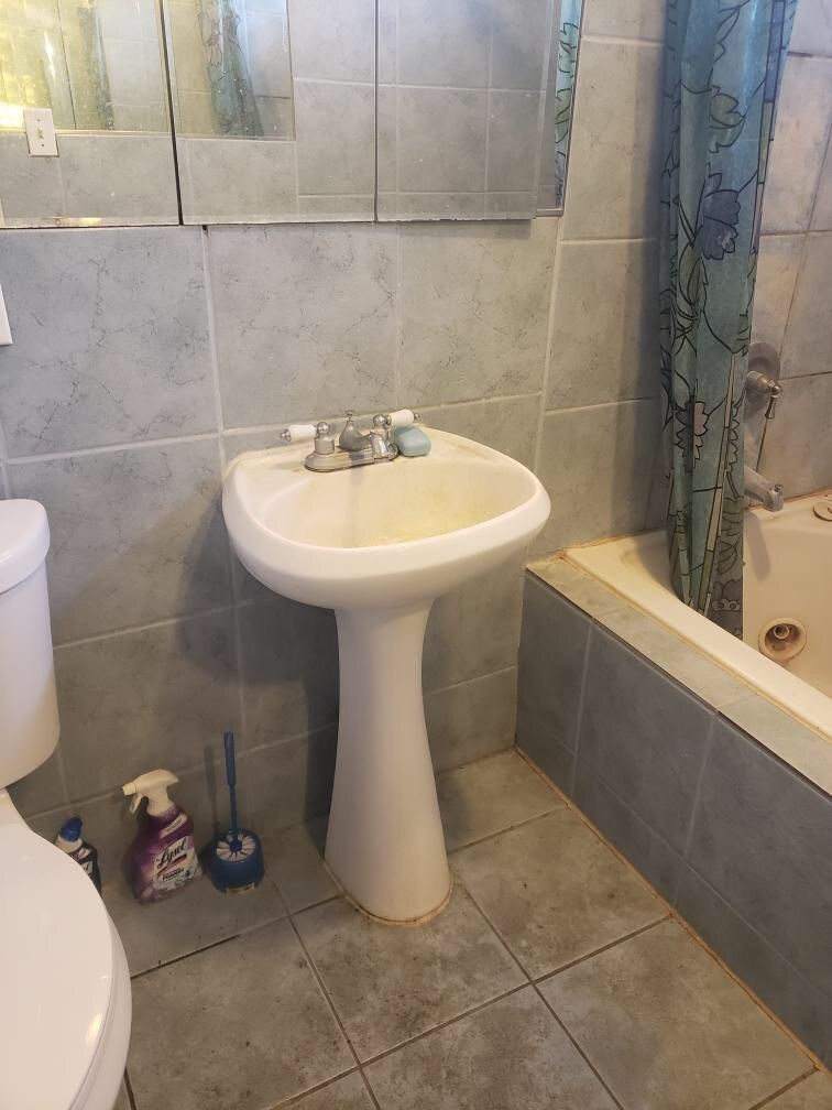 Bathroom cleaning (before)