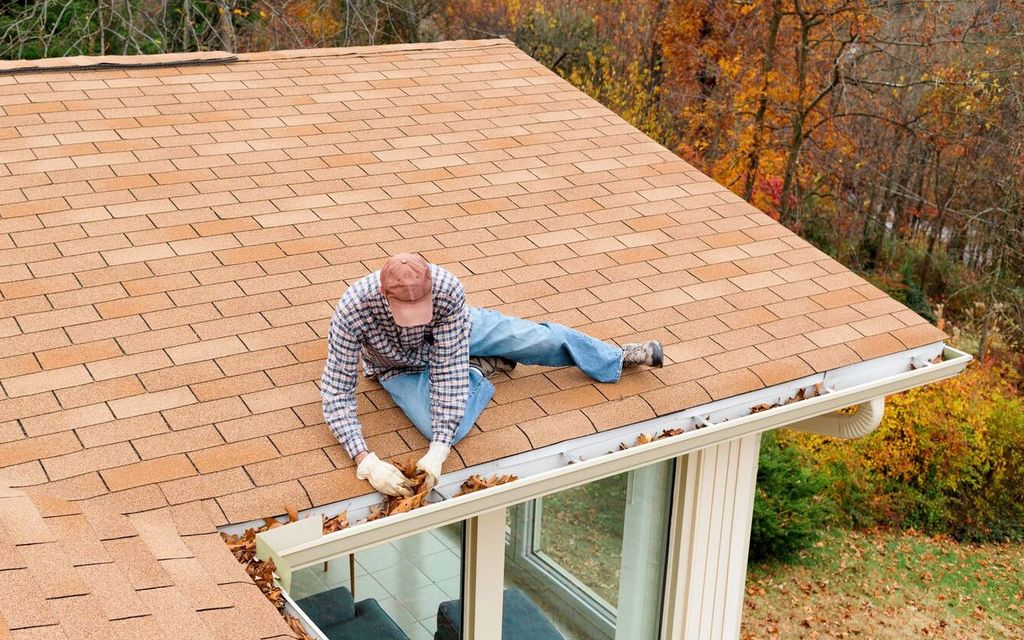 13 best roof maintenance tips for homeowners.
