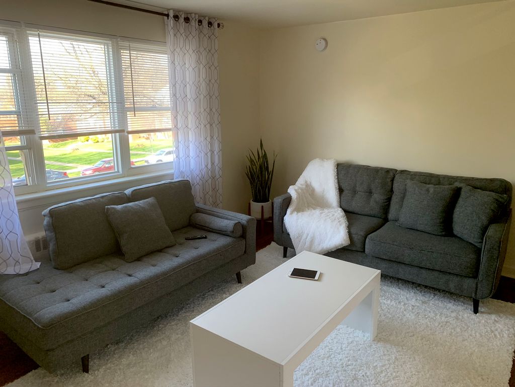 2 bed, 1 bathroom home. 