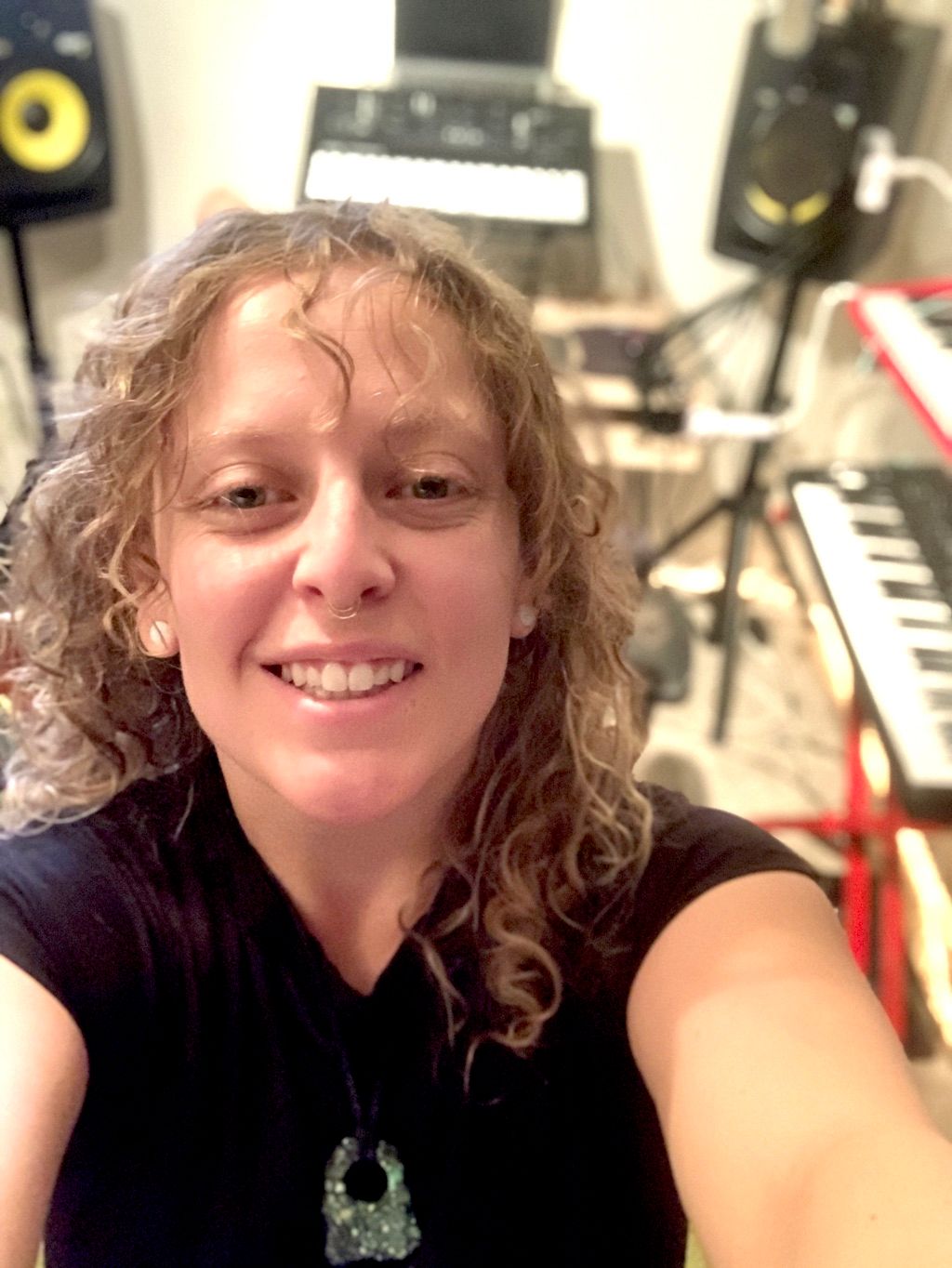 Arielle Vakni Music