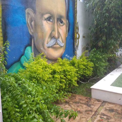 This extremely talented Artist painted a wall Mura