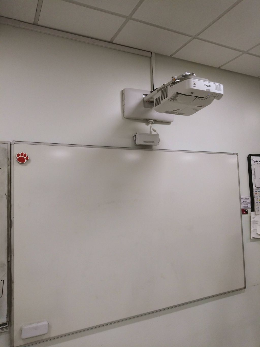 short-throw interactive projectors in elementary a