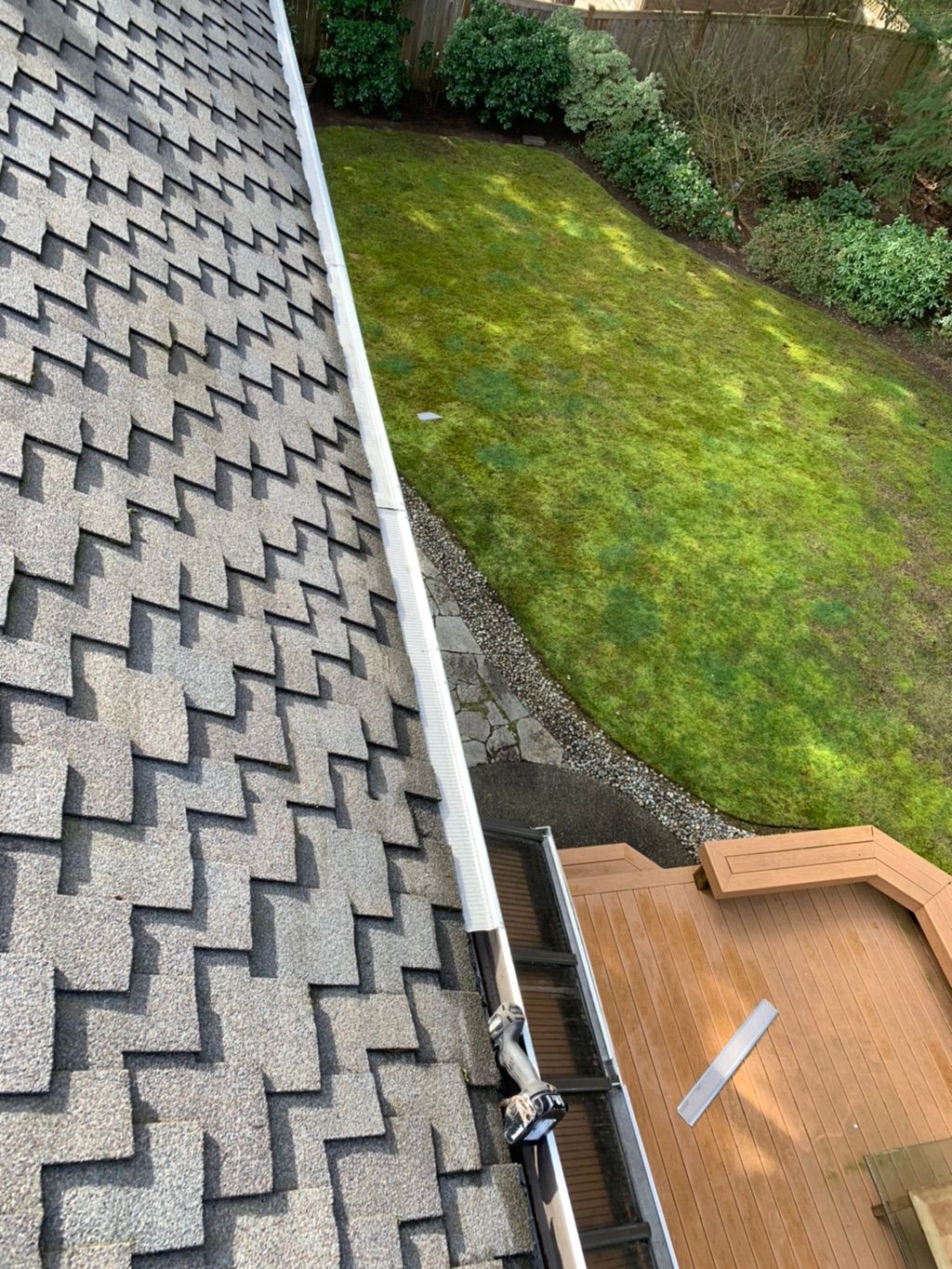 Gutters screen install 