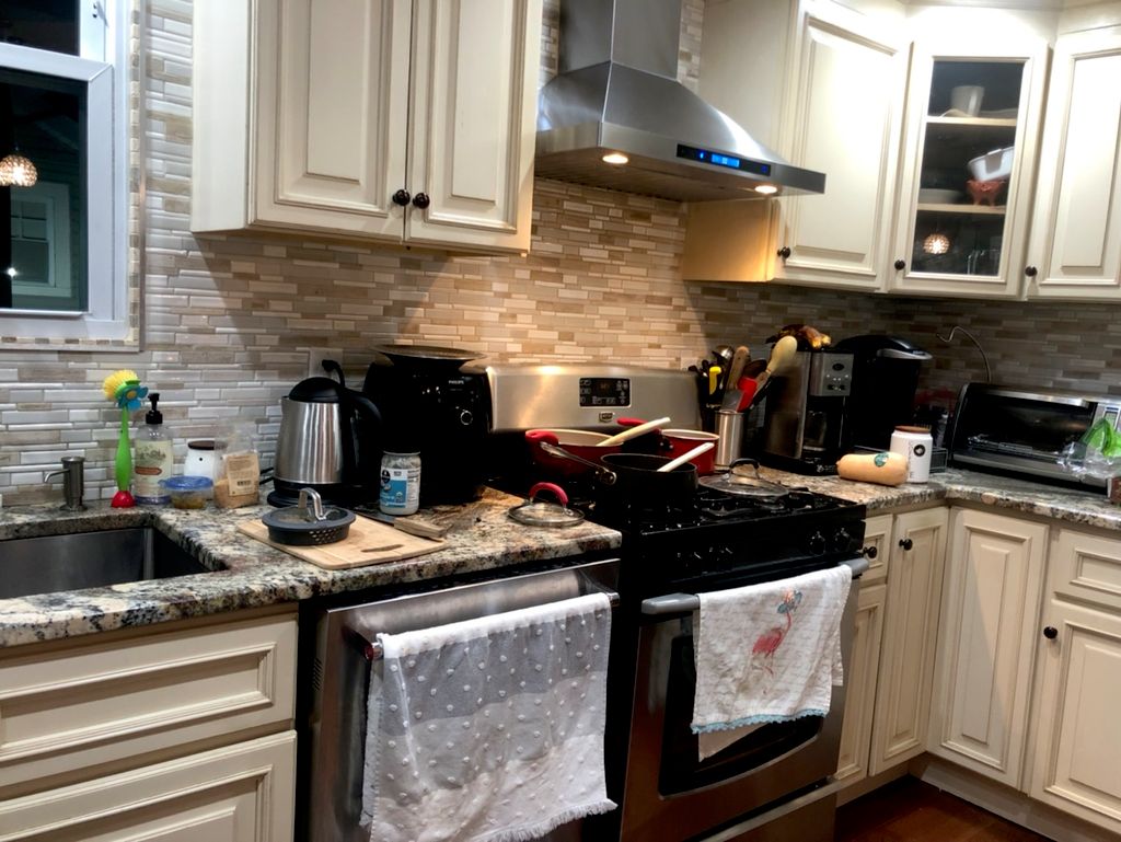 Kitchen before cleaning 