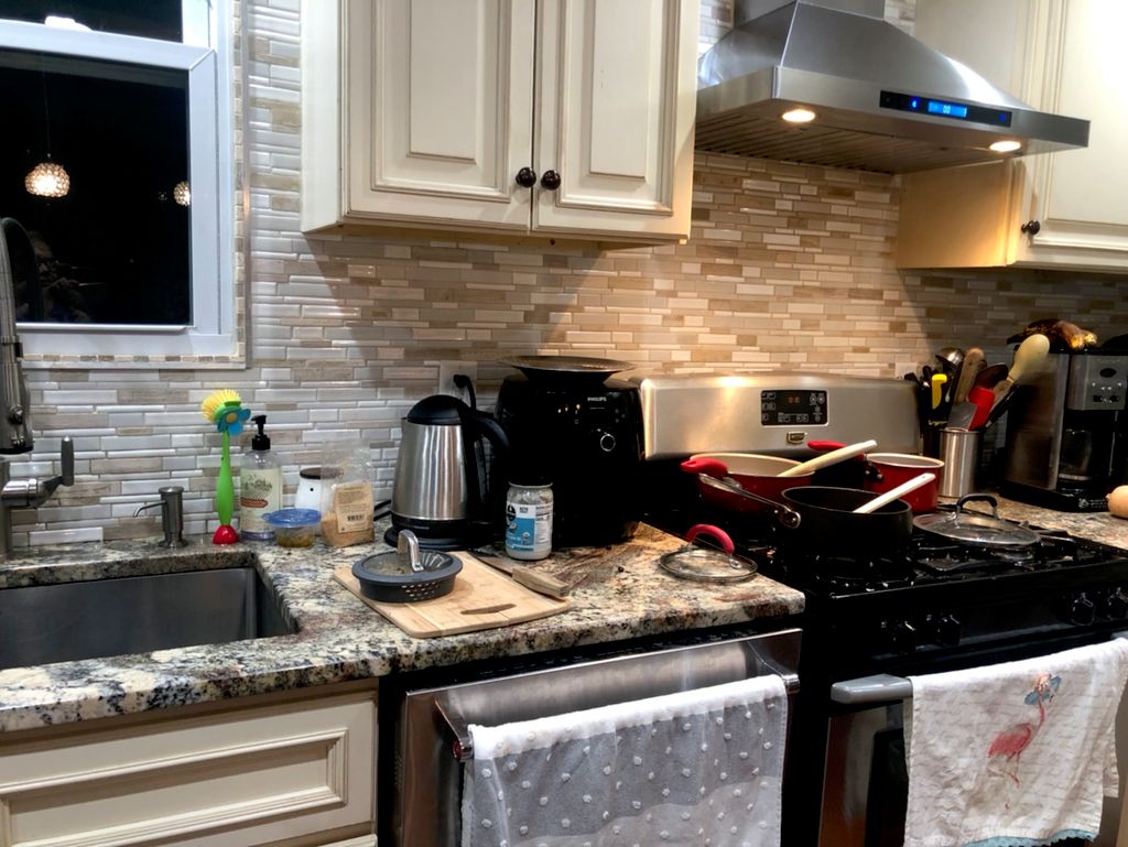 Kitchen before cleaning 