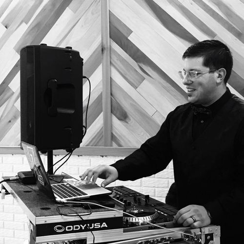 (DJ Simmerz) Simple Change Productions LLC.