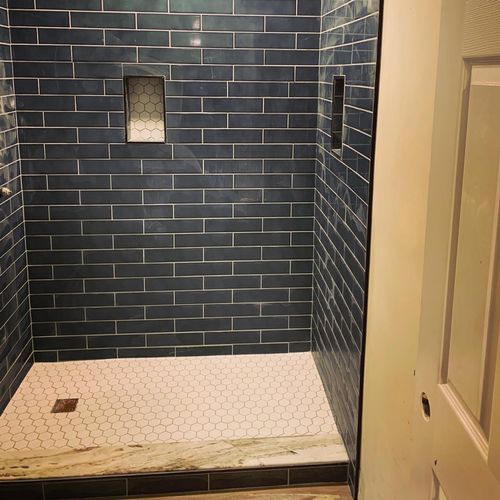 Tiled shower including mud pan and shower floor 