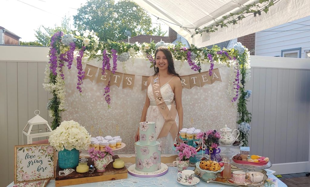 Stephanie mixes the best drinks and helped set up,