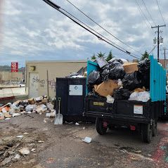 A restaurant near UT had an over flowing dumpster 