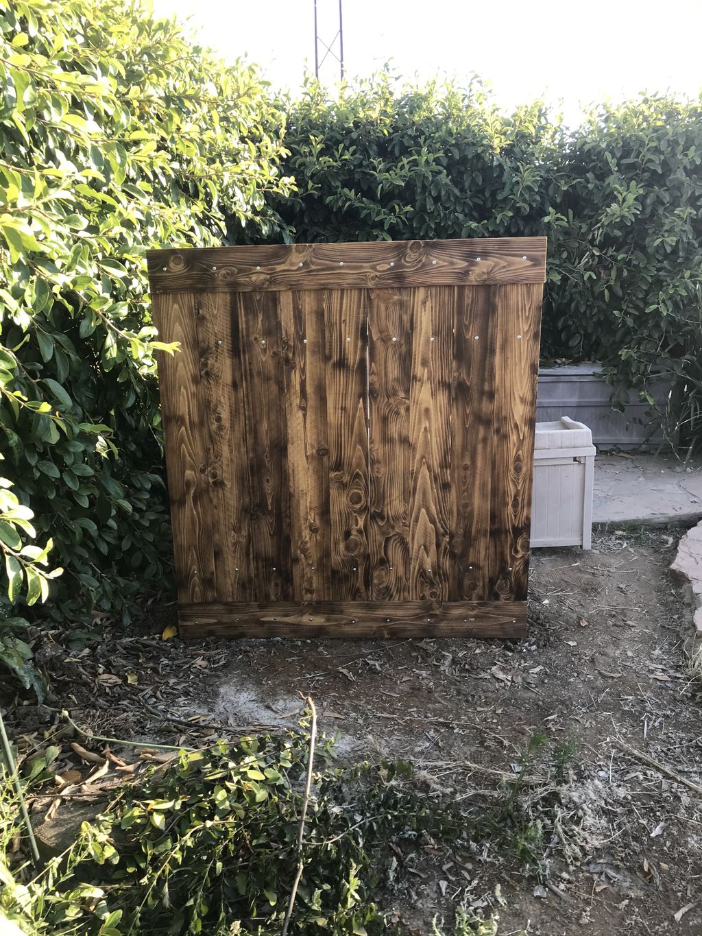 Small fence for pool equipment 