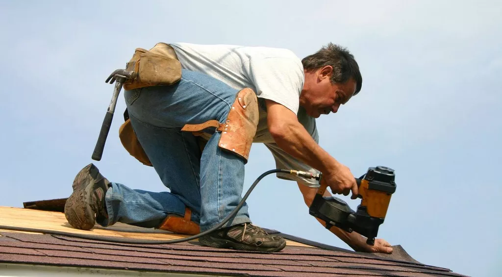roofer fixing roof