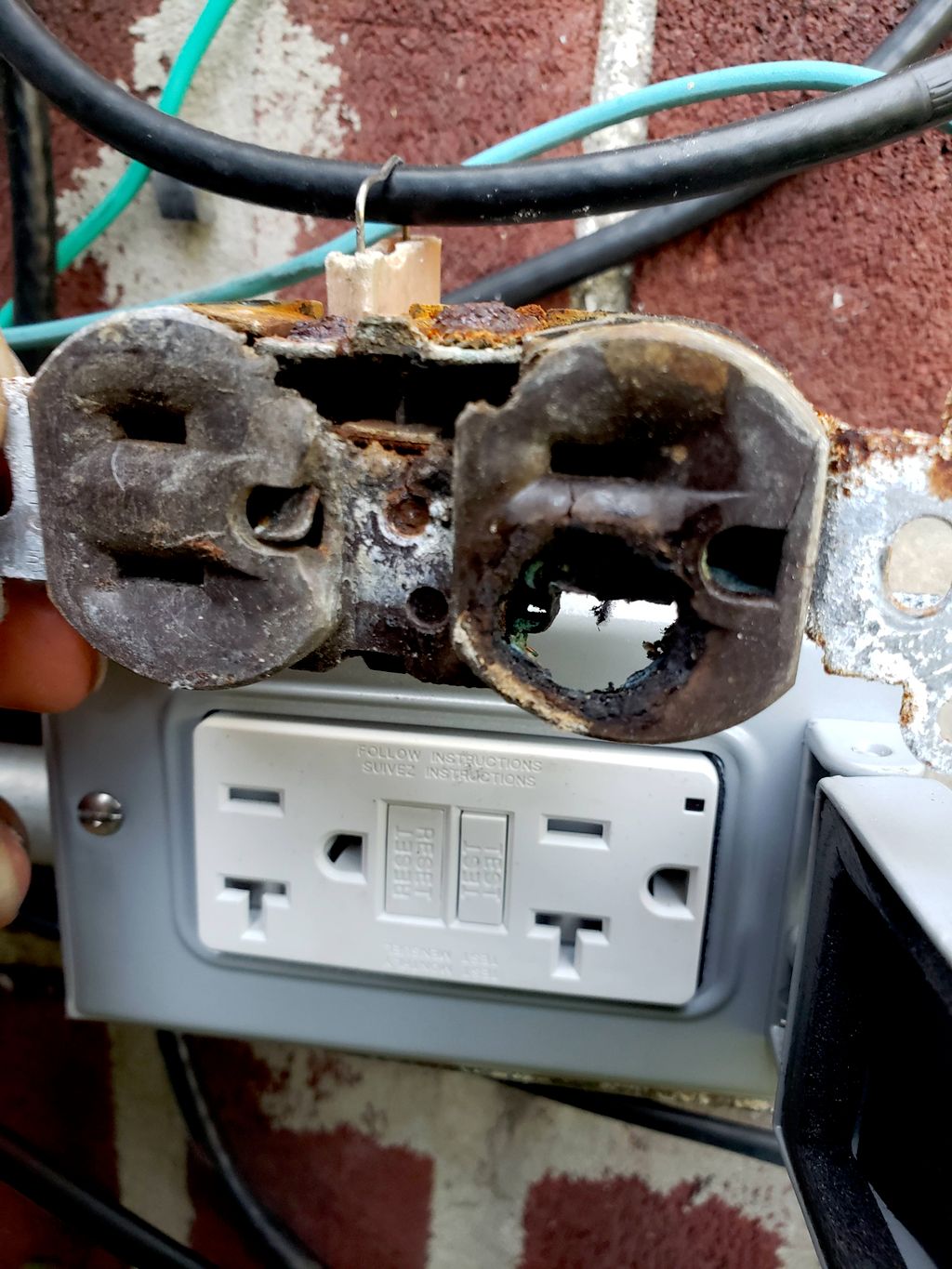 replaced outdoor out to a safe outdoor gfci