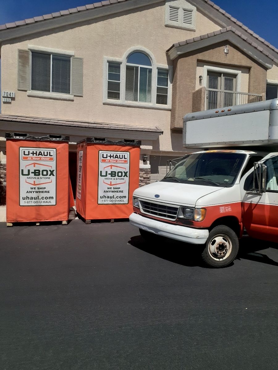 We load/unload PODS and U-BOX
