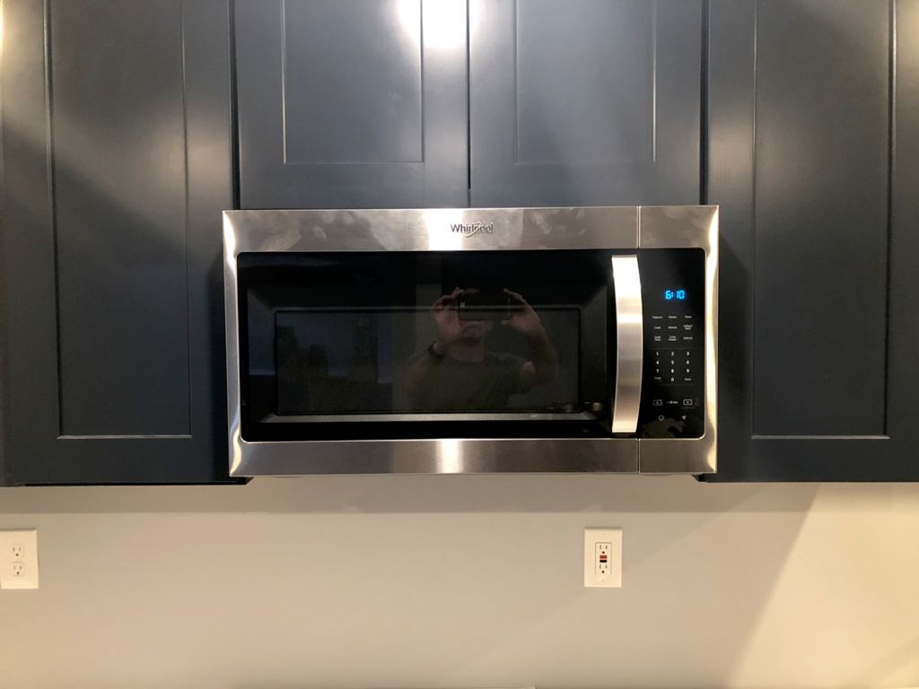 Wall mounted microwave