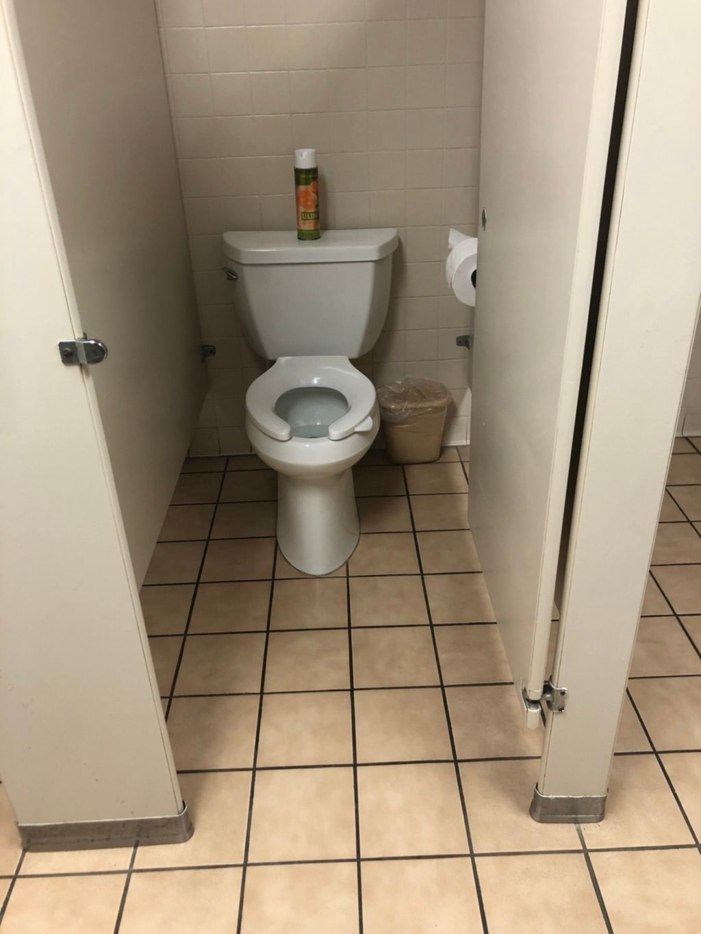 Clean industrial bathroom 🚽 
